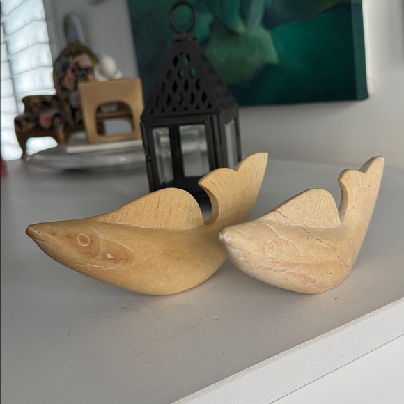 Artisan Hand Carved Vintage Tan Fish Figurines (2) - Picture 6 of 10